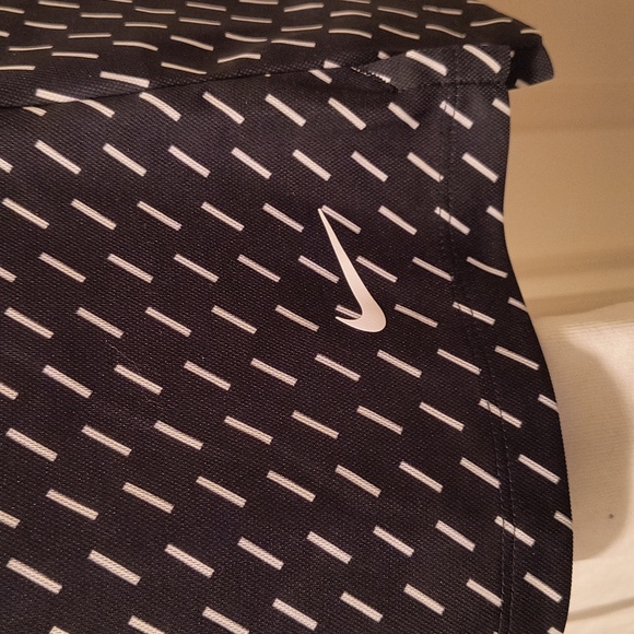 Nike Dri-Fit Black and White Golf Top (L) - Picture 3 of 8